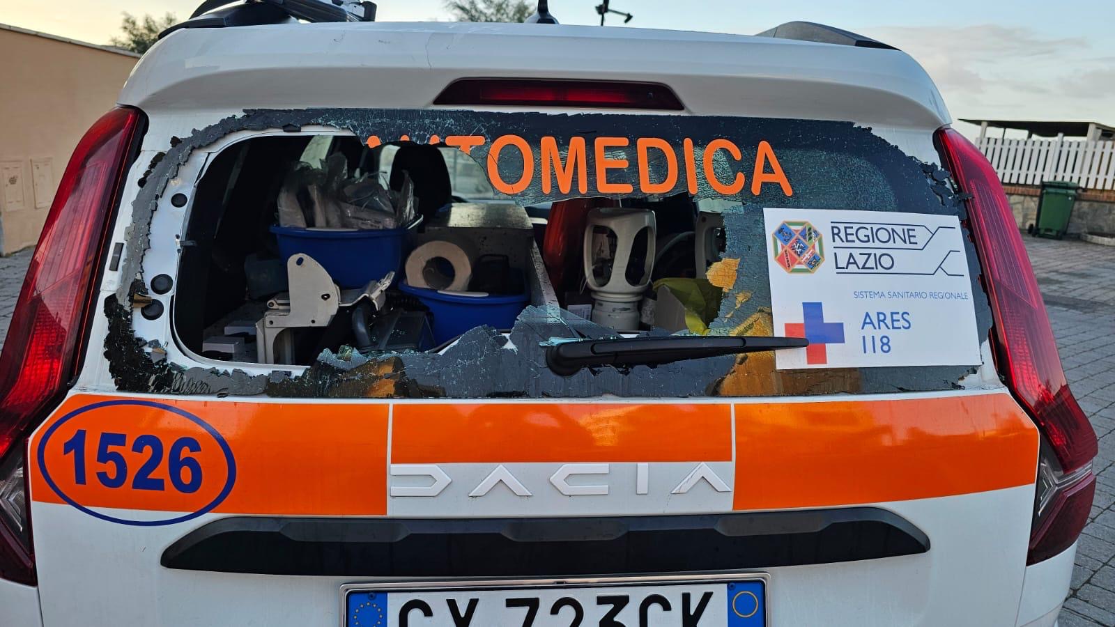 Automedica vandalizzata a Ladispoli