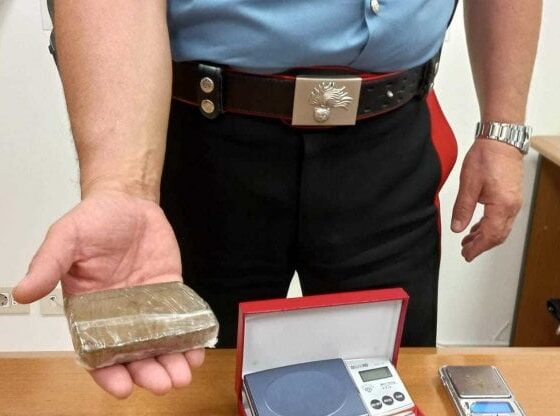 Cerveteri, 71enne ai domiciliari nascondeva droga in casa e in un bungalow: arrestato
