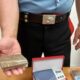 Cerveteri, 71enne ai domiciliari nascondeva droga in casa e in un bungalow: arrestato
