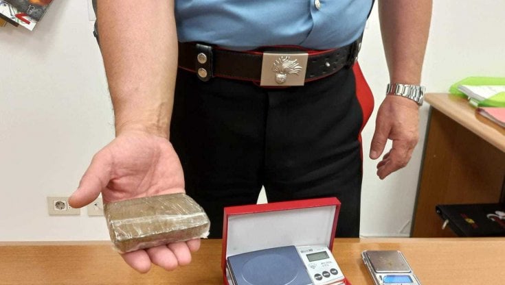 Cerveteri, 71enne ai domiciliari nascondeva droga in casa e in un bungalow: arrestato